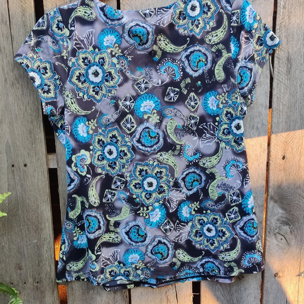 Bright boho design ruffle top MUST BUNDLE